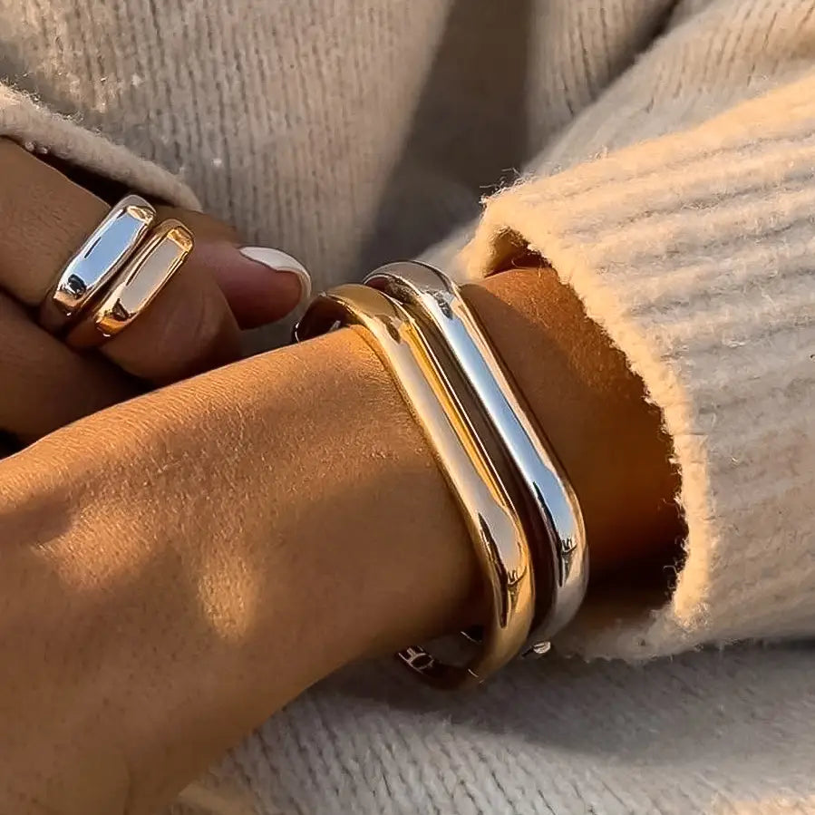 Le Fete 18K Gold Non-Tarnish Classic Bangle