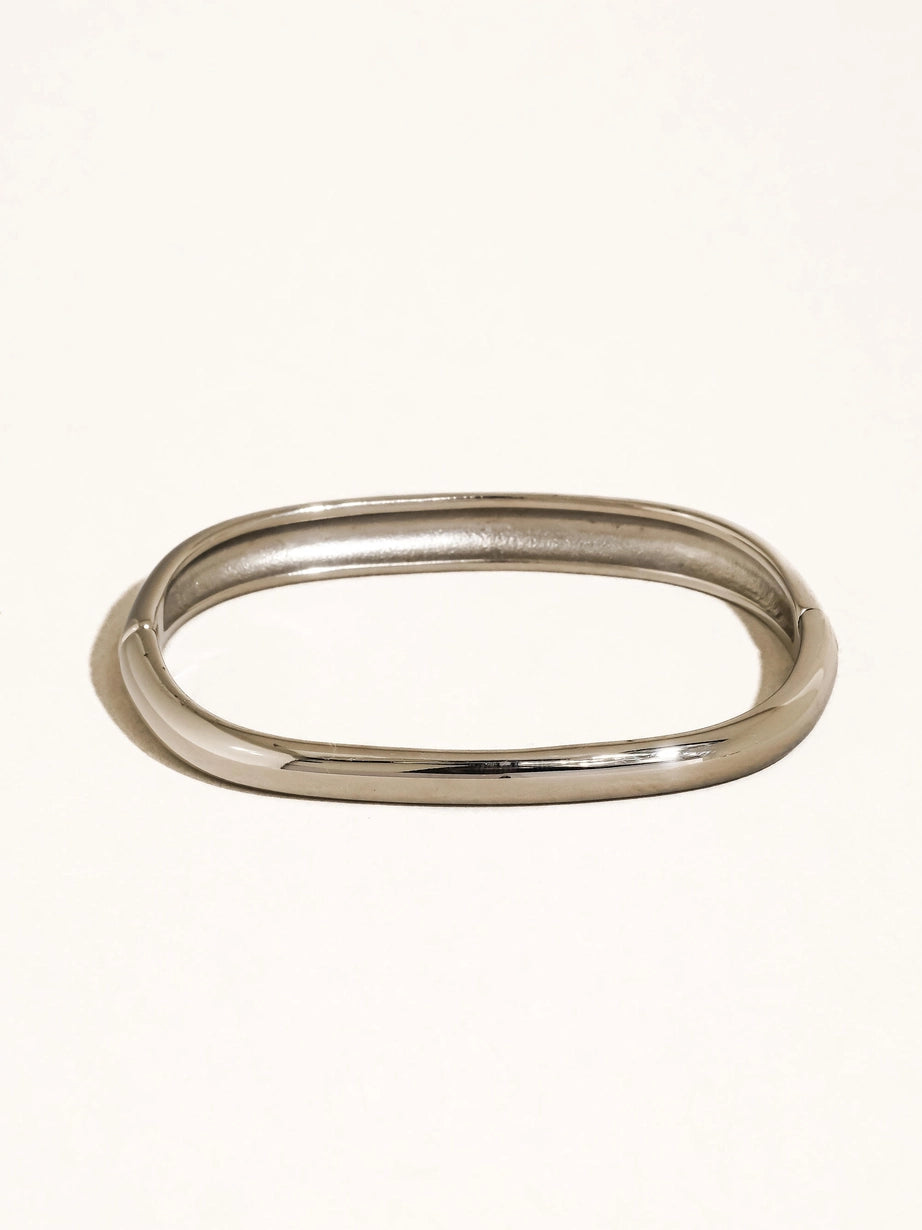 Le Fete 18K Gold Non-Tarnish Classic Bangle